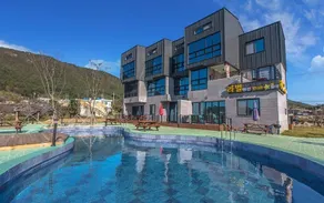 Namhae Rabyeol Pool Villa - Image 5