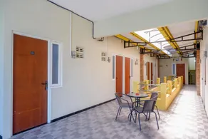 RedDoorz near Bandara Ahmad Yani Semarang - Image 5