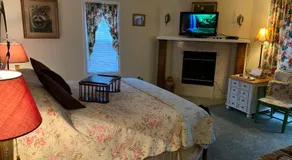 Emerald Necklace Inn Bed and Breakfast - Image 2