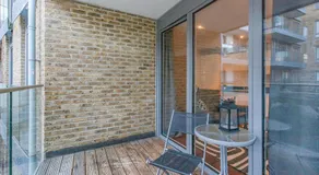 MySquare Two Bedroom Apartments in Limehouse - Image 5