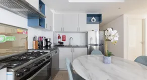 Comfortable 2BD apartment next to metro & mall - Image 5