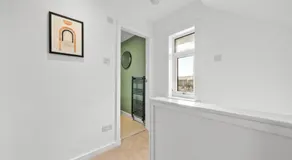 2 Bedroom House in Greenock with Free Parking - Close to Clyde Shipyard - Image 3