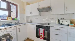 Hersham Apartment Ideal for Work & Relaxation - Pass the Keys - Image 3