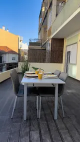 Modern Spacious Apartment - Image 5