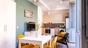 Beautifully Designed Studio with Lots of Natural Light - Image 3