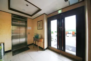 Hive Hotel - Image 4