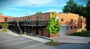 Snug Studio Retreat- Near to Aviation museum and Highway - Image 4