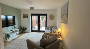 Church Court 2 Bed 55 Inch SKY TV Northampton Parking Contractor Accommodation - Image 2