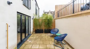 1 Victoria Place - Image 3