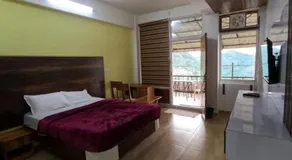 May Fair Vista Home - Luxury Villa - Huge Lawn - Scenic Views - Free Parking - Image 2