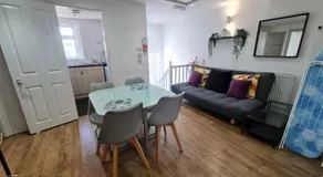 Urban Hideaway 2beds apartment - Image 3