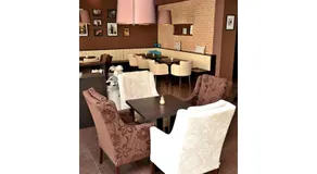 Hotel Atrium - Image 2