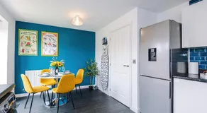 Vibrant Home in Crewe by 53 Degrees Property, Ideal for Business, FREE Parking! - Image 5