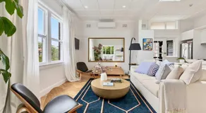 Luxurious Couple's Nest - With Iconic Sydney Harbour Bridge Views - Image 3