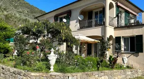 House of artist - Image 3