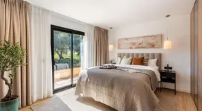 Luxury Golf Townhouse in Aloha with Pool & Garden - Image 2