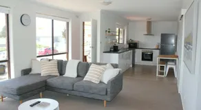 Jimmara Sands- Central home close to shops & beach - Image 2