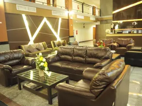 Suksomboon Hotel - Image 3