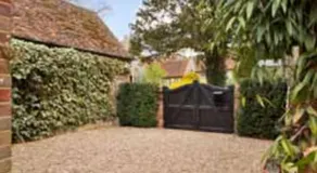 Perfectly Positioned Hambleden House - Image 5