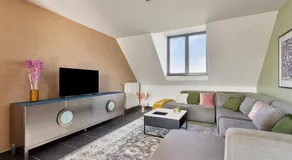 Ruim 3 slaapkamer appartement met parking nabij NATO - Image 2