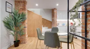 Spacious 1BDR unit with Private Patio and Parking by M11 - Image 4