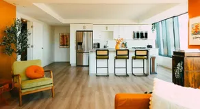 NEW Pause Penthouse Lofts -Downtown- Free Parking - Image 3