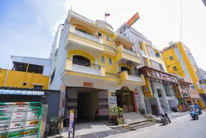 Comfy 2BHK Near Rock Beach - Image 4