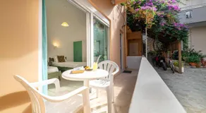 Akti Galinis - Beachfront Hotel - Image 2