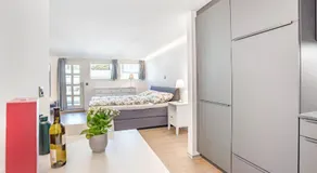 Completely renovated, furnished studio with plenty of comfort - Image 2