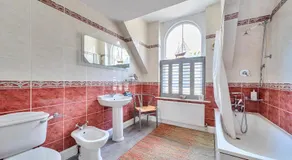 Newly Refurbished 2nd Floor Apartment Lil Nauti - Image 4