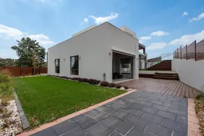 Spacious 5-Bed Family Home in Giralang - Image 5