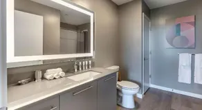 Modern Apt with Harbor Views - Image 4