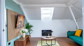 Stylish Luxury 2-Bed Newly Renovated flat - Image 2