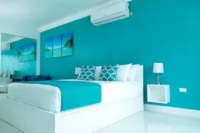 Apartment with roof top pool - Image 2