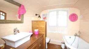 Bungalow confortable à Saintes-Maries-de-la-Mer avec piscine - Image 2