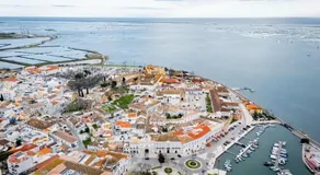 Faro - Modern Design Apartment in Walled Old Town - Image 4
