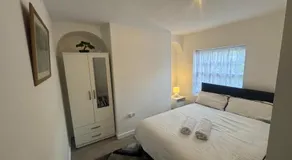 A cozy and spacious apartment - Image 2