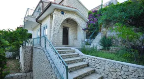 Green Oasis Holiday Home - Image 2