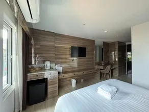 H-District Boutique Poshotel - Image 2
