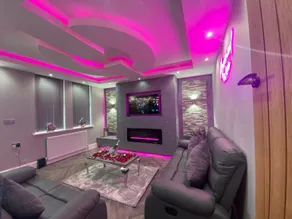 Aphrodite Suites Leeds - Image 2