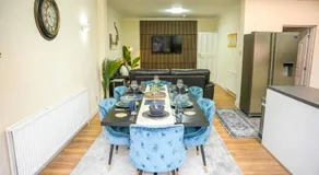 4 Bed Contractor House Free Parking Heathrow - Image 2