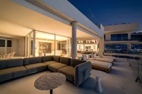 Lux 4BR penthouse w/ pvt pool in palm Jumeirah! - Image 5