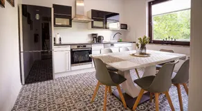 ImmoStay Ferienhaus mit Garten & Free Parking - Image 2