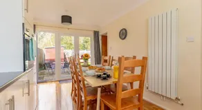Raymond James Accommodation, sleeps up to 7, free parking, full amenities and garden - Image 3