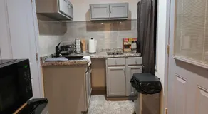 Private Garden Suite in Bayshore - Image 3