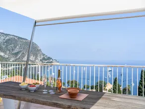 Moradia geminada com piscina privativa e vistas sublimes, a 400 metros do mar - Image 3