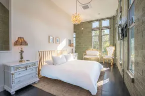 Hotel Narcissus - Image 5