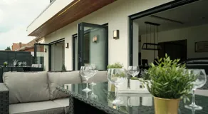 Modern Spacious House - Sleeps 16, Free Parking, Sun Terrace - Image 4