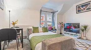 1Bedroom Maisonette - Sleeps 4 - 2 Toilets - Fast WiFi - Image 2