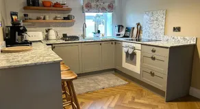 LAKE VIEW Luxury Apartment - Image 3
